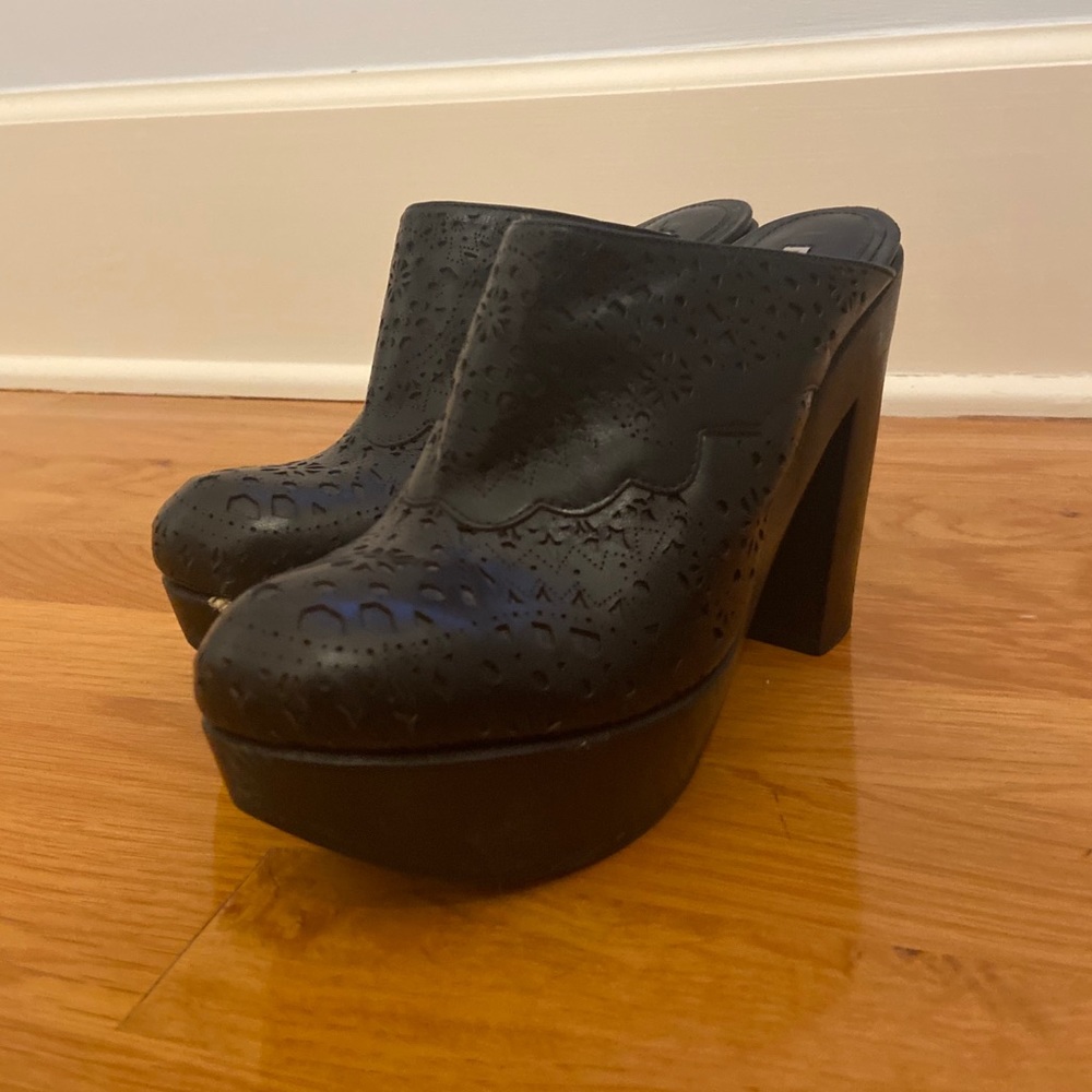 Vera Wang Lavender high heal clog boot. - Picture 3 of 6